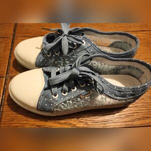 Womens Slip On Sneaker Cushioned Insoles Sz EUR 40. Baby Blue And White.